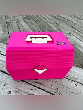 Vintage, Fabulous and Large caboodles case
